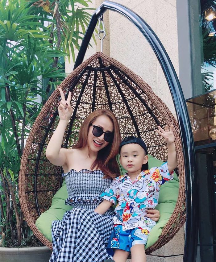 Tình duyên nhóm Mây Trắng sau 12 năm: Người hạnh phúc bên chồng đại gia, kẻ lận đận tình cảm - 8 Tình duyên nhóm Mây Trắng sau 12 năm: Người hạnh phúc bên chồng đại gia, kẻ lận đận tình cảm - 8