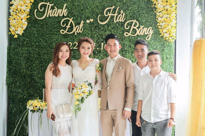 Tình duyên nhóm Mây Trắng sau 12 năm: Người hạnh phúc bên chồng đại gia, kẻ lận đận tình cảm - 17 Tình duyên nhóm Mây Trắng sau 12 năm: Người hạnh phúc bên chồng đại gia, kẻ lận đận tình cảm - 17