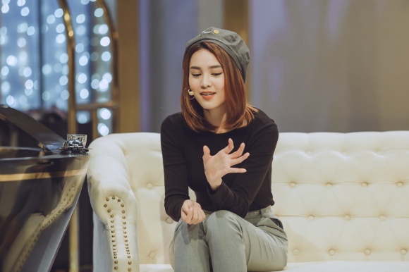 Ninh Dương Lan Ngọc: 'Tôi không có quá nhiều người bảo vệ cho mình trước sóng gió' - 5 Ninh Dương Lan Ngọc: 'Tôi không có quá nhiều người bảo vệ cho mình trước sóng gió' - 5