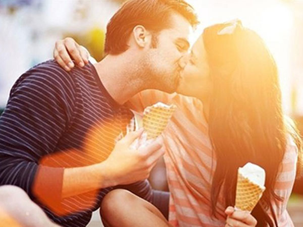 Hôn nhau mỗi ngày nhưng các cặp đôi đã biết những lợi ích tuyệt vời này? Hôn nhau mỗi ngày nhưng các cặp đôi đã biết những lợi ích tuyệt vời này?