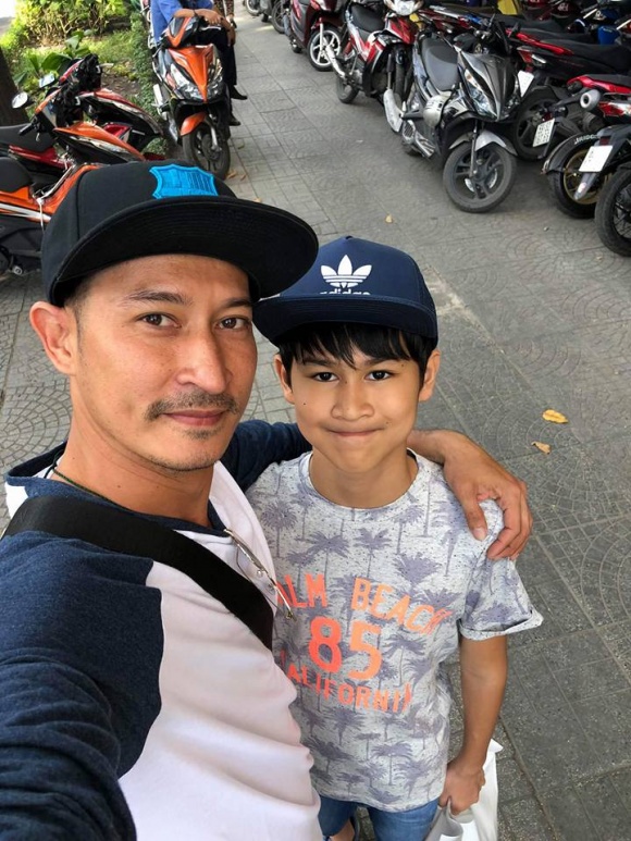 Ly hôn đã lâu vợ cũ vẫn vui vẻ gửi lời chúc mừng sinh nhật đến Huy Khánh - 1 Ly hôn đã lâu vợ cũ vẫn vui vẻ gửi lời chúc mừng sinh nhật đến Huy Khánh - 1