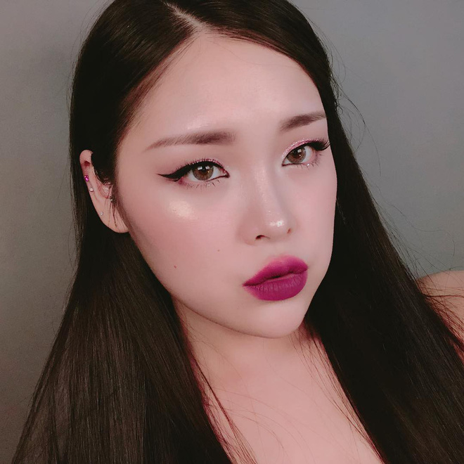 Son tím năm nay 'hot', nhưng đánh thế nào cho đẹp thì bạn đừng bỏ qua loạt 'bí kíp' sau - 5 Son tím năm nay 'hot', nhưng đánh thế nào cho đẹp thì bạn đừng bỏ qua loạt 'bí kíp' sau - 5