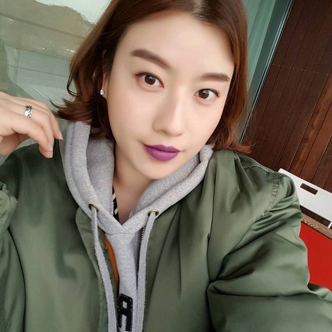 Son tím năm nay 'hot', nhưng đánh thế nào cho đẹp thì bạn đừng bỏ qua loạt 'bí kíp' sau - 7 Son tím năm nay 'hot', nhưng đánh thế nào cho đẹp thì bạn đừng bỏ qua loạt 'bí kíp' sau - 7