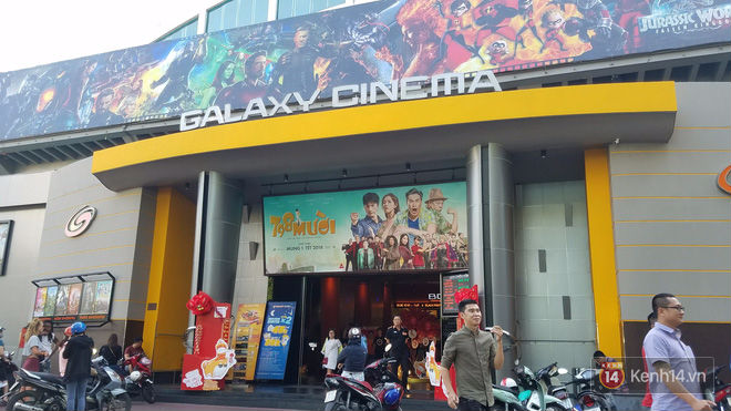 TP. HCM: Nam thanh niên dùng điện thoại quay lén trong nhà vệ sinh nữ ở rạp phim Galaxy Nguyễn Du - 1 TP. HCM: Nam thanh niên dùng điện thoại quay lén trong nhà vệ sinh nữ ở rạp phim Galaxy Nguyễn Du - 1