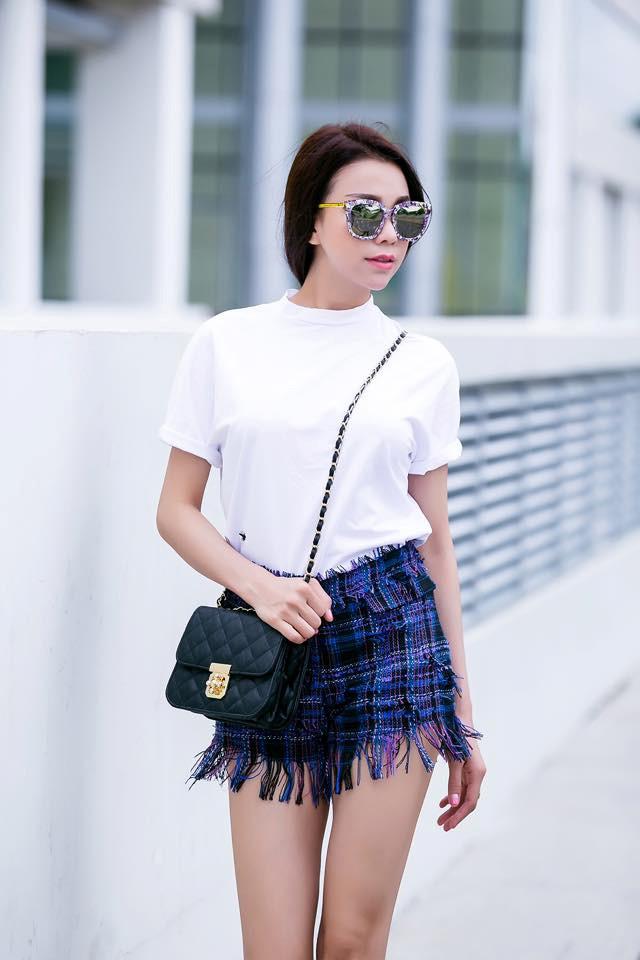 Cần gì đồ mới, chỉ áo phông trắng cũng khiến nàng 'sang chảnh' hết nấc ngày 8/3! - 7 Cần gì đồ mới, chỉ áo phông trắng cũng khiến nàng 'sang chảnh' hết nấc ngày 8/3! - 7