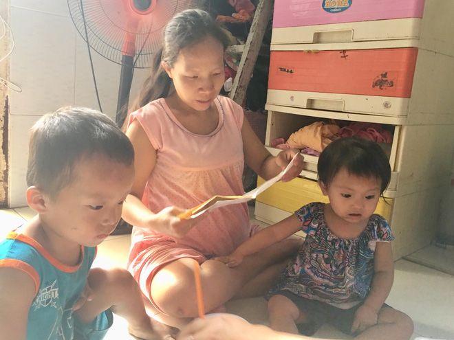 Nước mắt người mẹ mang bụng bầu 8 tháng, bán hết đồ đạc rong ruổi khắp nơi tìm con gái 8 tuổi mất tích đêm 26 Tết - 3 Nước mắt người mẹ mang bụng bầu 8 tháng, bán hết đồ đạc rong ruổi khắp nơi tìm con gái 8 tuổi mất tích đêm 26 Tết - 3