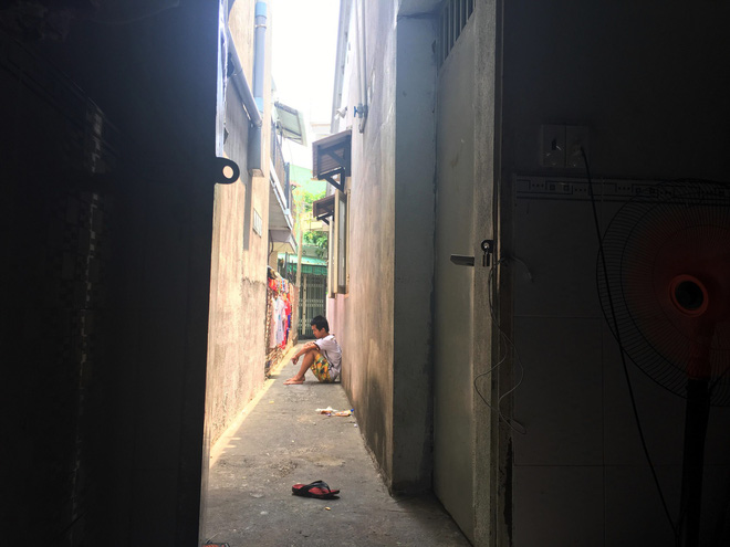 Nước mắt người mẹ mang bụng bầu 8 tháng, bán hết đồ đạc rong ruổi khắp nơi tìm con gái 8 tuổi mất tích đêm 26 Tết - 4 Nước mắt người mẹ mang bụng bầu 8 tháng, bán hết đồ đạc rong ruổi khắp nơi tìm con gái 8 tuổi mất tích đêm 26 Tết - 4