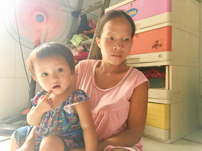Nước mắt người mẹ mang bụng bầu 8 tháng, bán hết đồ đạc rong ruổi khắp nơi tìm con gái 8 tuổi mất tích đêm 26 Tết - 5 Nước mắt người mẹ mang bụng bầu 8 tháng, bán hết đồ đạc rong ruổi khắp nơi tìm con gái 8 tuổi mất tích đêm 26 Tết - 5