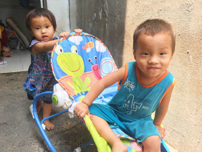 Nước mắt người mẹ mang bụng bầu 8 tháng, bán hết đồ đạc rong ruổi khắp nơi tìm con gái 8 tuổi mất tích đêm 26 Tết - 6 Nước mắt người mẹ mang bụng bầu 8 tháng, bán hết đồ đạc rong ruổi khắp nơi tìm con gái 8 tuổi mất tích đêm 26 Tết - 6