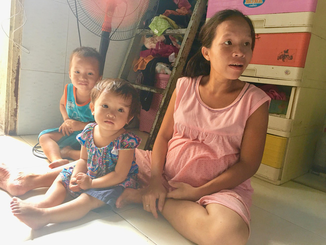 Nước mắt người mẹ mang bụng bầu 8 tháng, bán hết đồ đạc rong ruổi khắp nơi tìm con gái 8 tuổi mất tích đêm 26 Tết Nước mắt người mẹ mang bụng bầu 8 tháng, bán hết đồ đạc rong ruổi khắp nơi tìm con gái 8 tuổi mất tích đêm 26 Tết