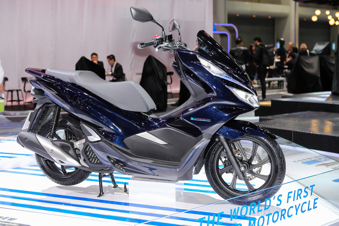 Honda PCX Hybrid - Xe máy chạy xăng lai điện đầu tiên trên thế giới Honda PCX Hybrid - Xe máy chạy xăng lai điện đầu tiên trên thế giới