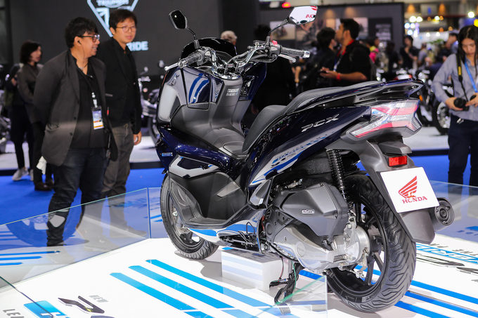 Honda PCX Hybrid - Xe máy chạy xăng lai điện đầu tiên trên thế giới - 6 Honda PCX Hybrid - Xe máy chạy xăng lai điện đầu tiên trên thế giới - 6