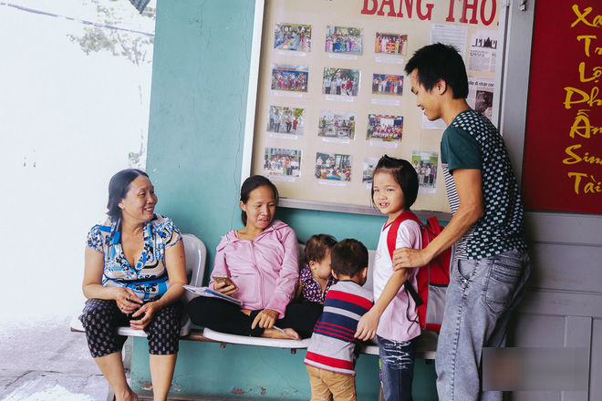 Bé gái 8 tuổi đi lạc sau khi tự đón xe buýt lên Sài Gòn tìm mẹ: 'Con bị đánh, bị bắt đi ăn xin và rất nhớ mẹ' - 8 Bé gái 8 tuổi đi lạc sau khi tự đón xe buýt lên Sài Gòn tìm mẹ: 'Con bị đánh, bị bắt đi ăn xin và rất nhớ mẹ' - 8