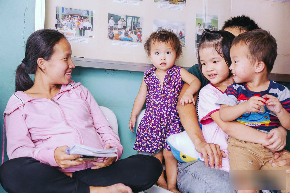 Bé gái 8 tuổi đi lạc sau khi tự đón xe buýt lên Sài Gòn tìm mẹ: 'Con bị đánh, bị bắt đi ăn xin và rất nhớ mẹ' - 9 Bé gái 8 tuổi đi lạc sau khi tự đón xe buýt lên Sài Gòn tìm mẹ: 'Con bị đánh, bị bắt đi ăn xin và rất nhớ mẹ' - 9
