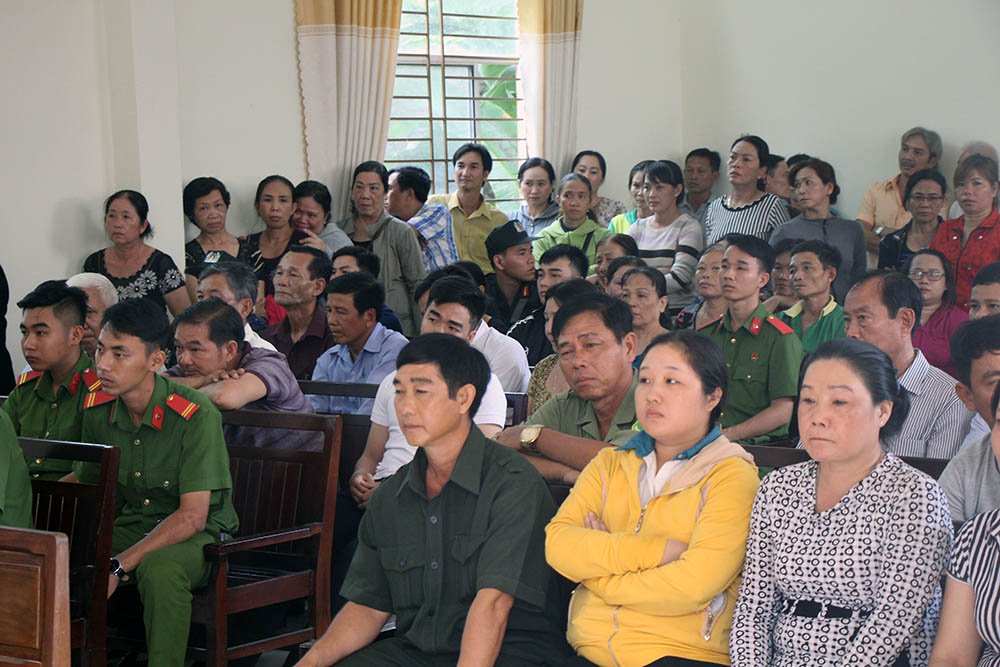 Điều tra viên có ép cung đại gia dùng súng dọa giết nữ nhân viên? - 2 Điều tra viên có ép cung đại gia dùng súng dọa giết nữ nhân viên? - 2