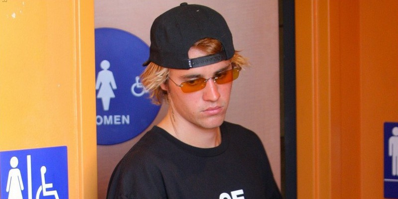 Justin Bieber bị bắt gặp đi vào... toilet nữ, thiếu Selena đã làm anh ấy 'lú' đến mức này ư? - 3 Justin Bieber bị bắt gặp đi vào... toilet nữ, thiếu Selena đã làm anh ấy 'lú' đến mức này ư? - 3