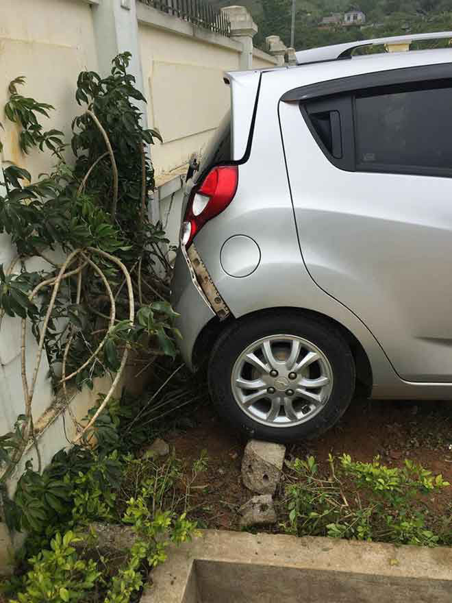 Mẹ của học sinh lớp 1 bị thương vì cô giáo lùi xe: Đau xót khi đến trường thấy con khóc đến kiệt sức, máu chảy khắp người