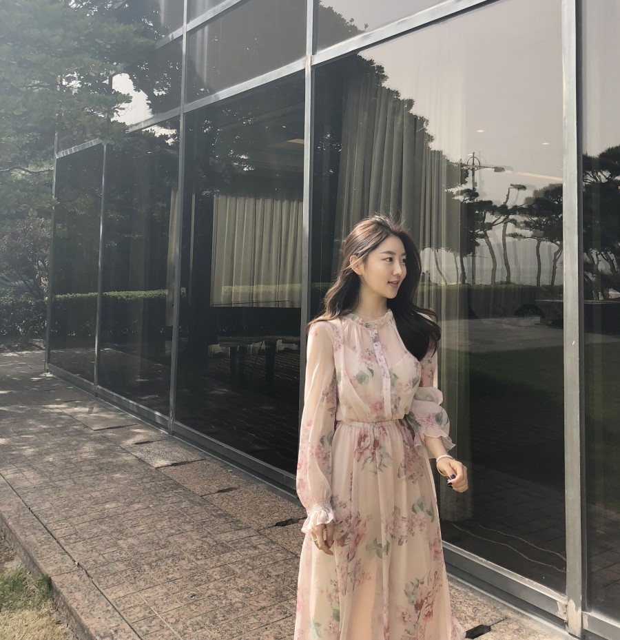 Nhờ 'Chị Đẹp' Son Ye Jin, chiếc váy nhái này đang 'gây bão' tại Hàn Quốc - 2 Nhờ 'Chị Đẹp' Son Ye Jin, chiếc váy nhái này đang 'gây bão' tại Hàn Quốc - 2