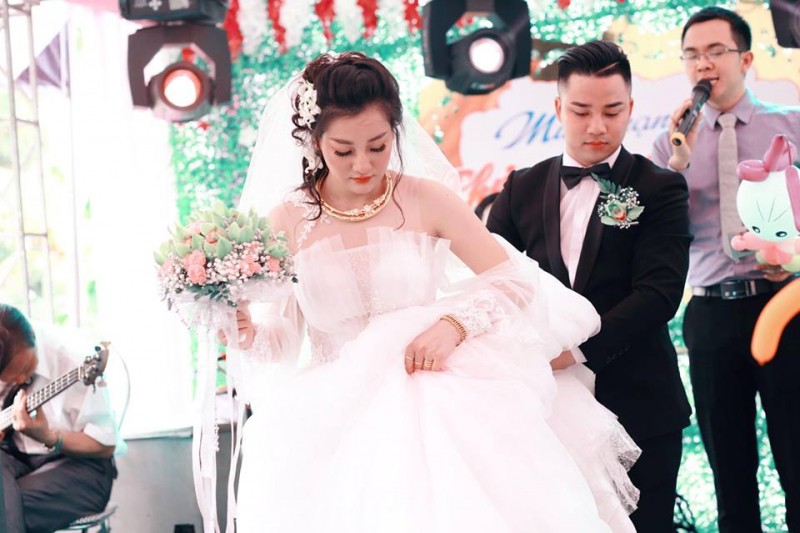 Hữu Công cực điển trai bên cạnh vợ sắp cưới xinh như hotgirl trong lễ ăn hỏi - 6 Hữu Công cực điển trai bên cạnh vợ sắp cưới xinh như hotgirl trong lễ ăn hỏi - 6