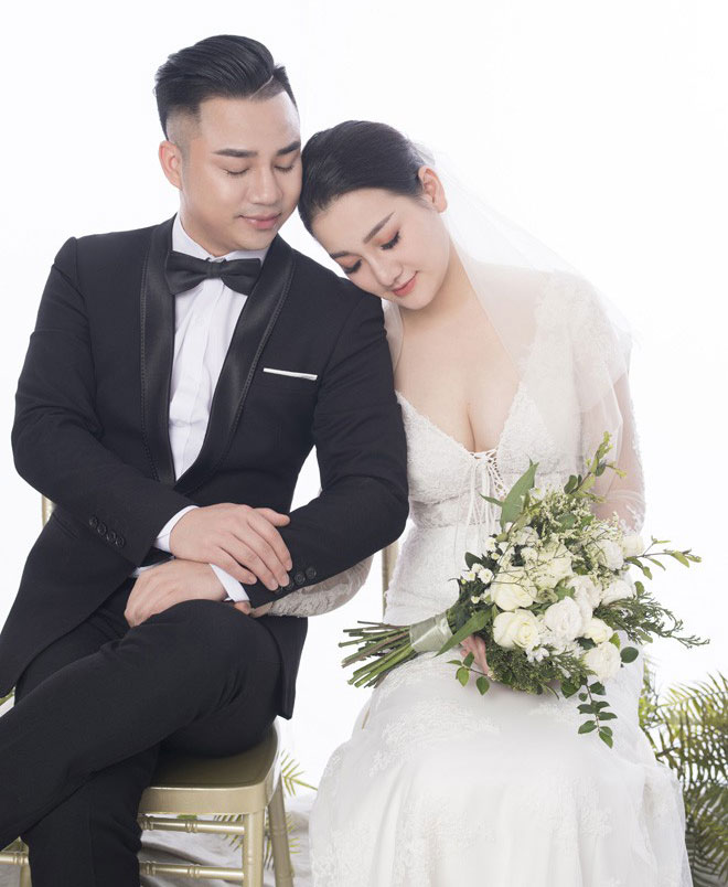 Hữu Công cực điển trai bên cạnh vợ sắp cưới xinh như hotgirl trong lễ ăn hỏi Hữu Công cực điển trai bên cạnh vợ sắp cưới xinh như hotgirl trong lễ ăn hỏi