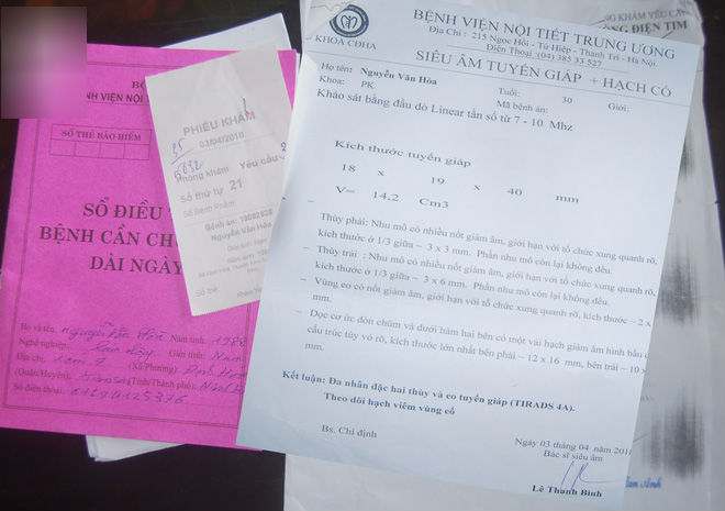 Ánh mắt ngây thơ của 2 đứa trẻ trước di ảnh người mẹ vừa mất vì ung thư, bố mắc bệnh hiểm nghèo