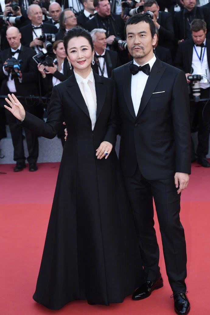 Thảm đỏ LHP Cannes 2018: Những khoảnh khắc gây tranh cãi!