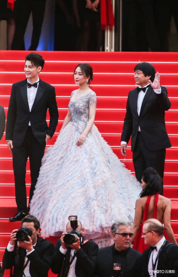 Thảm đỏ LHP Cannes 2018: Những khoảnh khắc gây tranh cãi!
