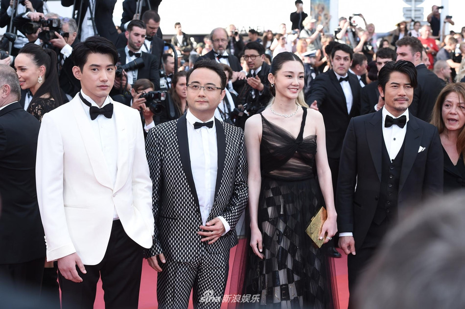 Thảm đỏ LHP Cannes 2018: Những khoảnh khắc gây tranh cãi!