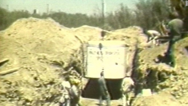 Vụ bắt cóc tập thể chấn động nhất nước Mỹ: 26 đứa trẻ bị chôn sống 16 giờ trong một cỗ quan tài khổng lồ