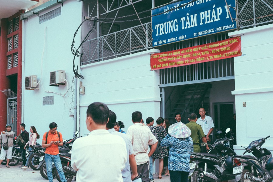 Con trai của người hiệp sĩ hy sinh khi bắt băng trộm SH: Từ nay, ba không đón con đi học nữa hả mẹ...