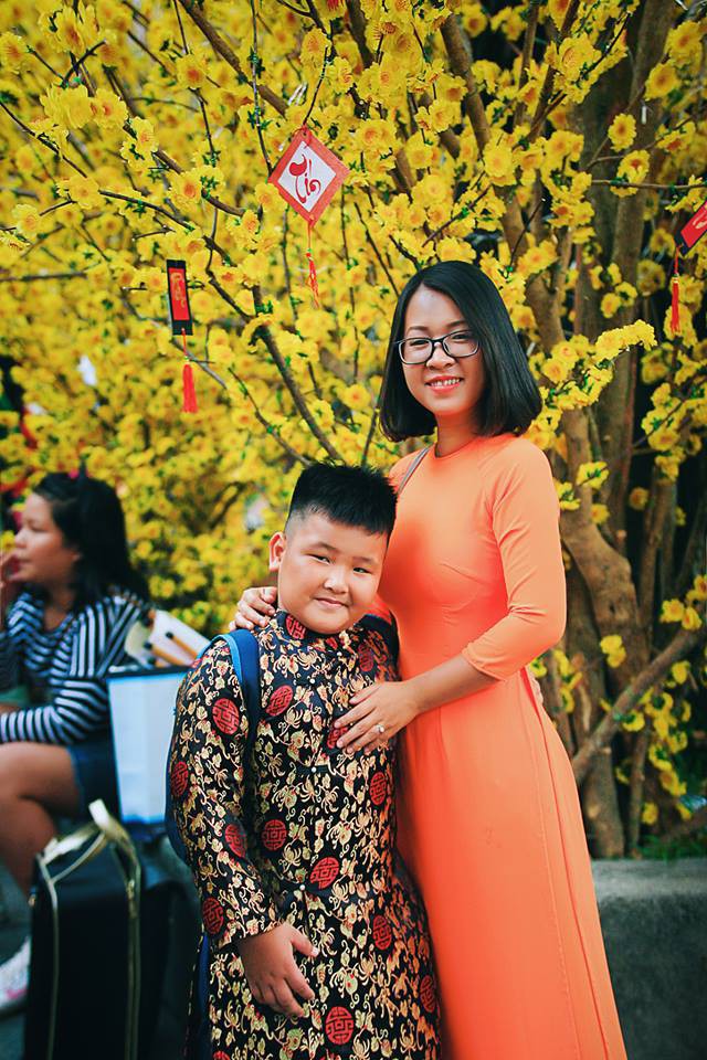 Câu nói ngây ngô của con trẻ và câu chuyện tìm hạnh phúc của mẹ đơn thân với chàng trai tân kém 6 tuổi Câu nói ngây ngô của con trẻ và câu chuyện tìm hạnh phúc của mẹ đơn thân với chàng trai tân kém 6 tuổi