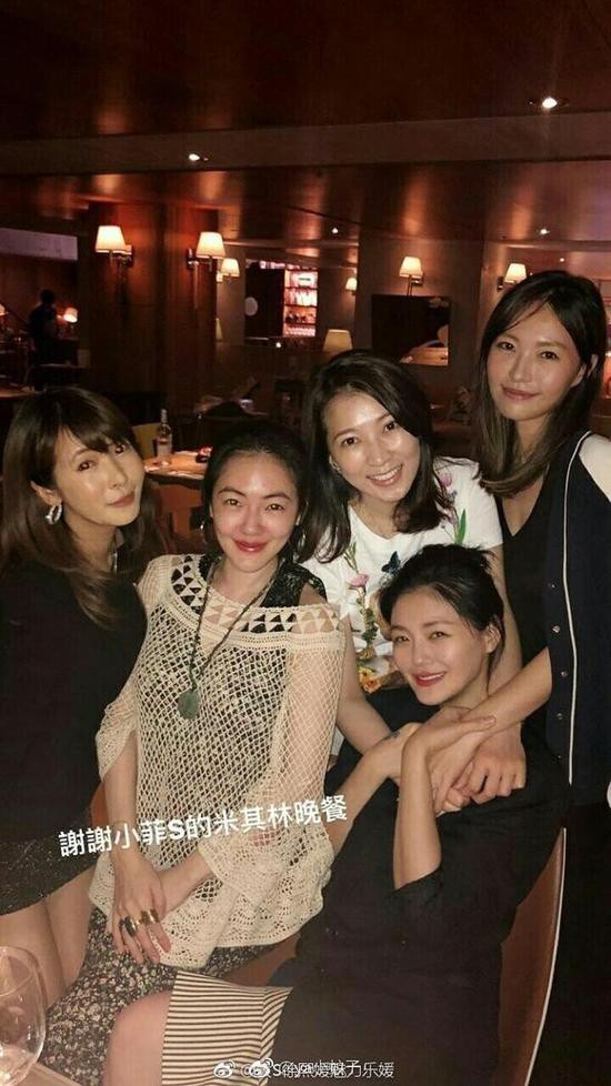 Từ Hy Viên xuất hiện với thân hình gầy gò sau khi phải phẫu thuật từ bỏ con Từ Hy Viên xuất hiện với thân hình gầy gò sau khi phải phẫu thuật từ bỏ con
