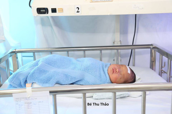 Hà Nội: 2 em bé sơ sinh cùng bị mẹ bỏ rơi tại bệnh viện