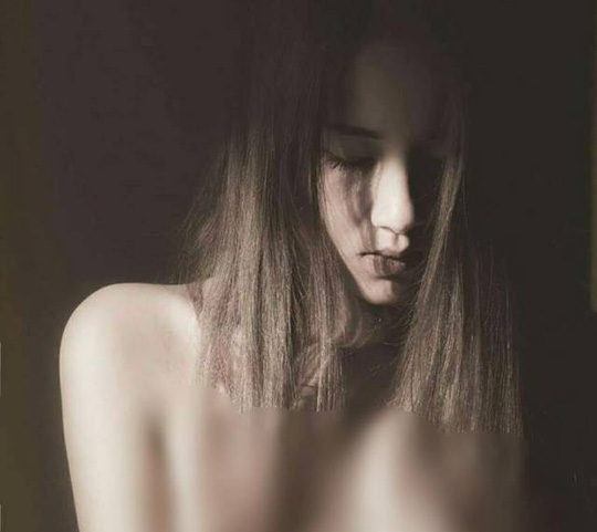 Vụ tố họa sĩ hiếp dâm: Công an mời người mẫu N.T.K.P đến làm việc