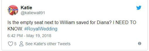 Hoàng tử William ngồi cạnh một chiếc ghế trống trong suốt lễ cưới của em trai, cư dân mạng nhanh chóng tìm hiểu lý do
