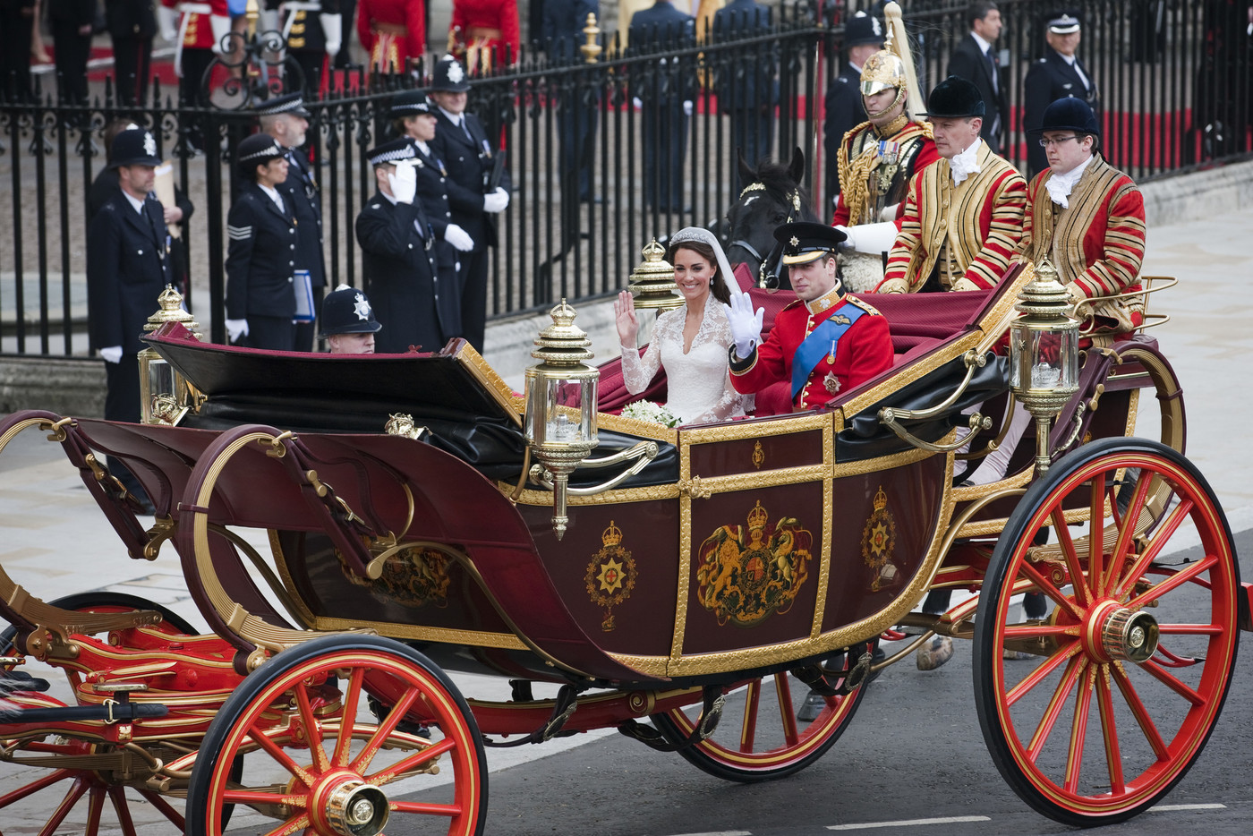 Dàn siêu xe khủng trong đám cưới của Hoàng tử Harry và Công nương Meghan Markle