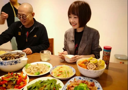 Bị so sánh già yếu và bi thảm như ông lão 80 tuổi, Lý Liên Kiệt lên tiếng đáp trả