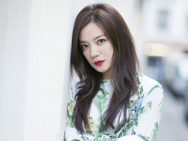 Triệu Vy: Suýt bị hủy hoại thanh danh vì scandal không thể dung thứ đến người phụ nữ quyền lực trong showbiz Hoa ngữ