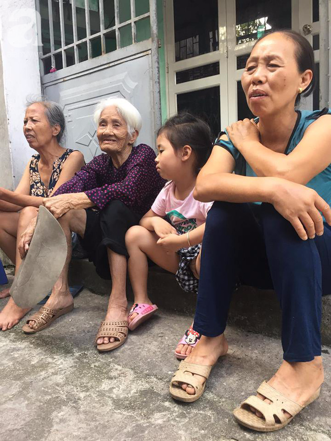 Hà Nội: Hàng xóm kể lại giây phút phát hiện 2 cháu bé nguy kịch, miệng có mùi thuốc sâu