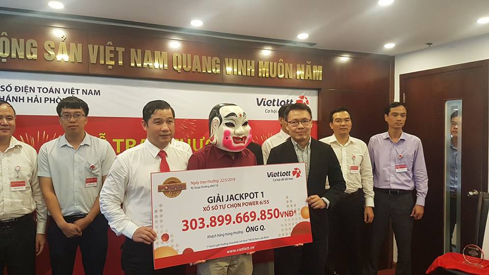 304 tỷ vào túi: Tỷ phú Vietlott kể về vé số thần kỳ