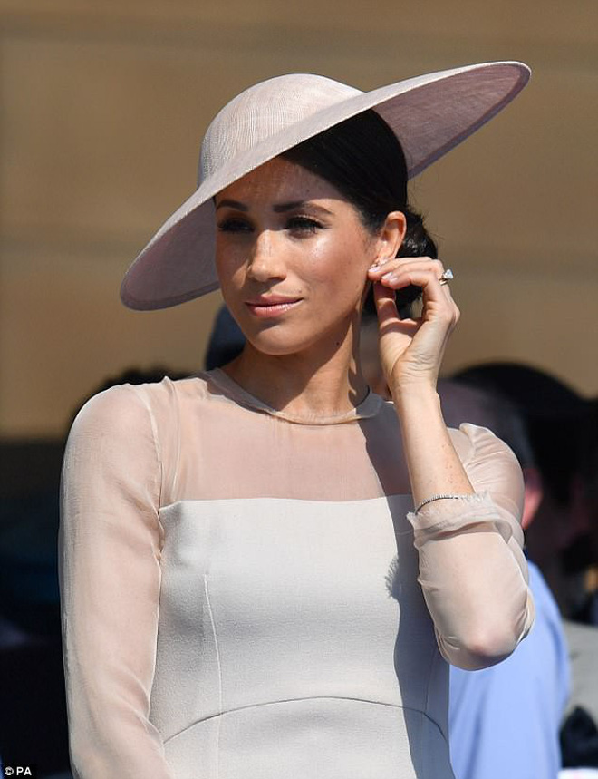 Công nương Meghan lần đầu xuất hiện tại sự kiện Hoàng gia với phong cách hoàn toàn đi vào khuôn khổ