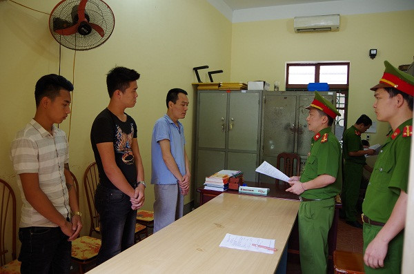 Khởi tố 6 người mang quan tài đi đòi nợ ở Hà Giang Khởi tố 6 người mang quan tài đi đòi nợ ở Hà Giang