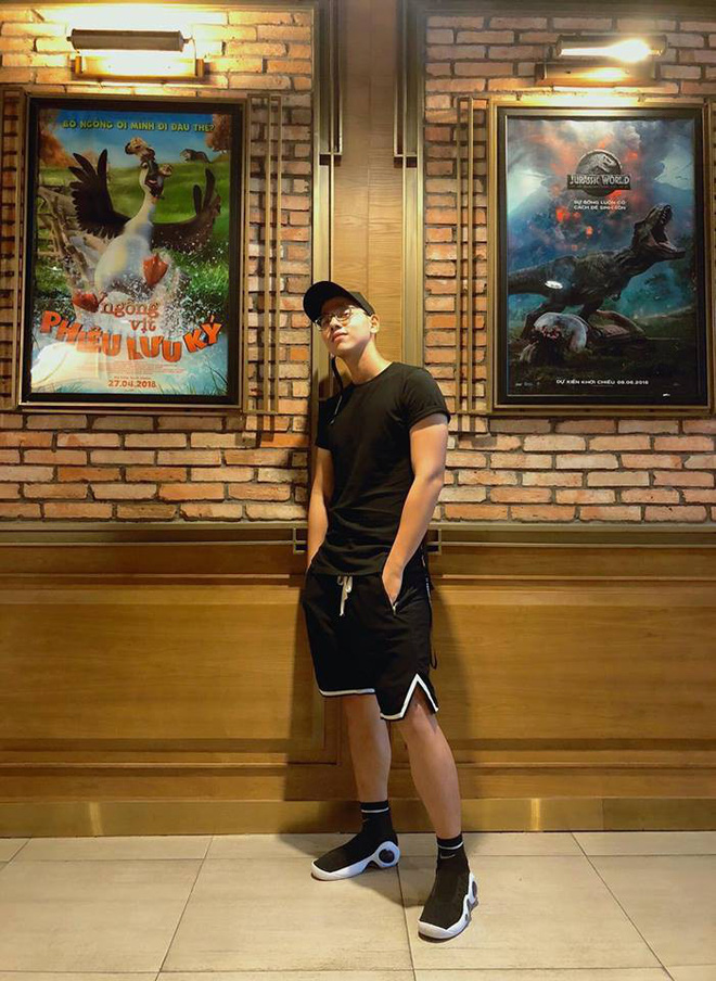 Thầy giáo đẹp trai nhất mạng xã hội: Tôi từng bị hỏi đi một đêm bao nhiêu?