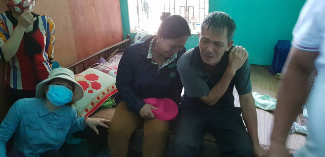 Đẫm nước mắt đưa thi thể lái tàu SE19 về quê nhà