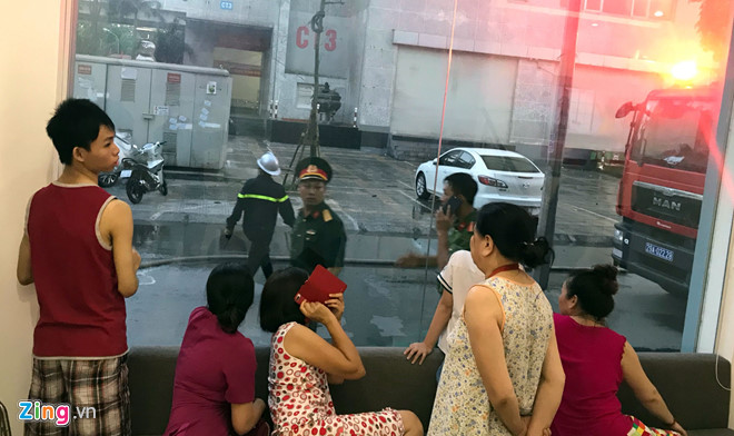 (CẬP NHẬT) Cháy ở chung cư cao 23 tầng, hàng trăm người tháo chạy