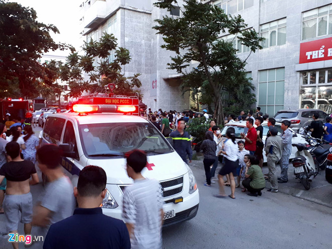 (CẬP NHẬT) Cháy ở chung cư cao 23 tầng, hàng trăm người tháo chạy