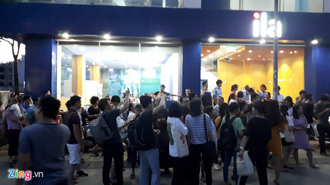 (CẬP NHẬT) Cháy ở chung cư cao 23 tầng, hàng trăm người tháo chạy