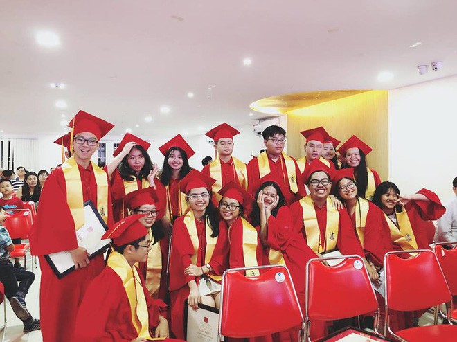 Phương Mỹ Chi xuất sắc tốt nghiệp cấp 2 loại giỏi dù từng bị hoài nghi mê hát bỏ bê việc học