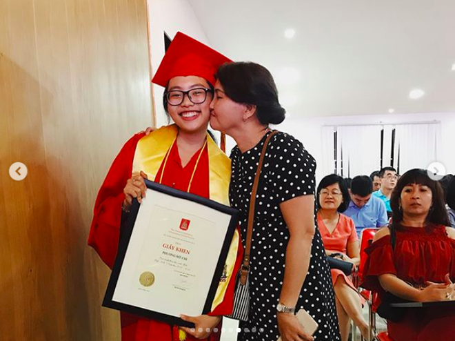 Phương Mỹ Chi xuất sắc tốt nghiệp cấp 2 loại giỏi dù từng bị hoài nghi mê hát bỏ bê việc học