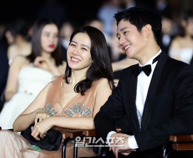 HOT: Cặp đôi 'Chị đẹp' Jung Hae In và Son Ye Jin bất ngờ đồng loạt lên tiếng về tin đồn hẹn hò HOT: Cặp đôi 'Chị đẹp' Jung Hae In và Son Ye Jin bất ngờ đồng loạt lên tiếng về tin đồn hẹn hò